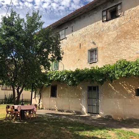Cultural Monument House Vecchia Villa Otocsán Kültér fotó