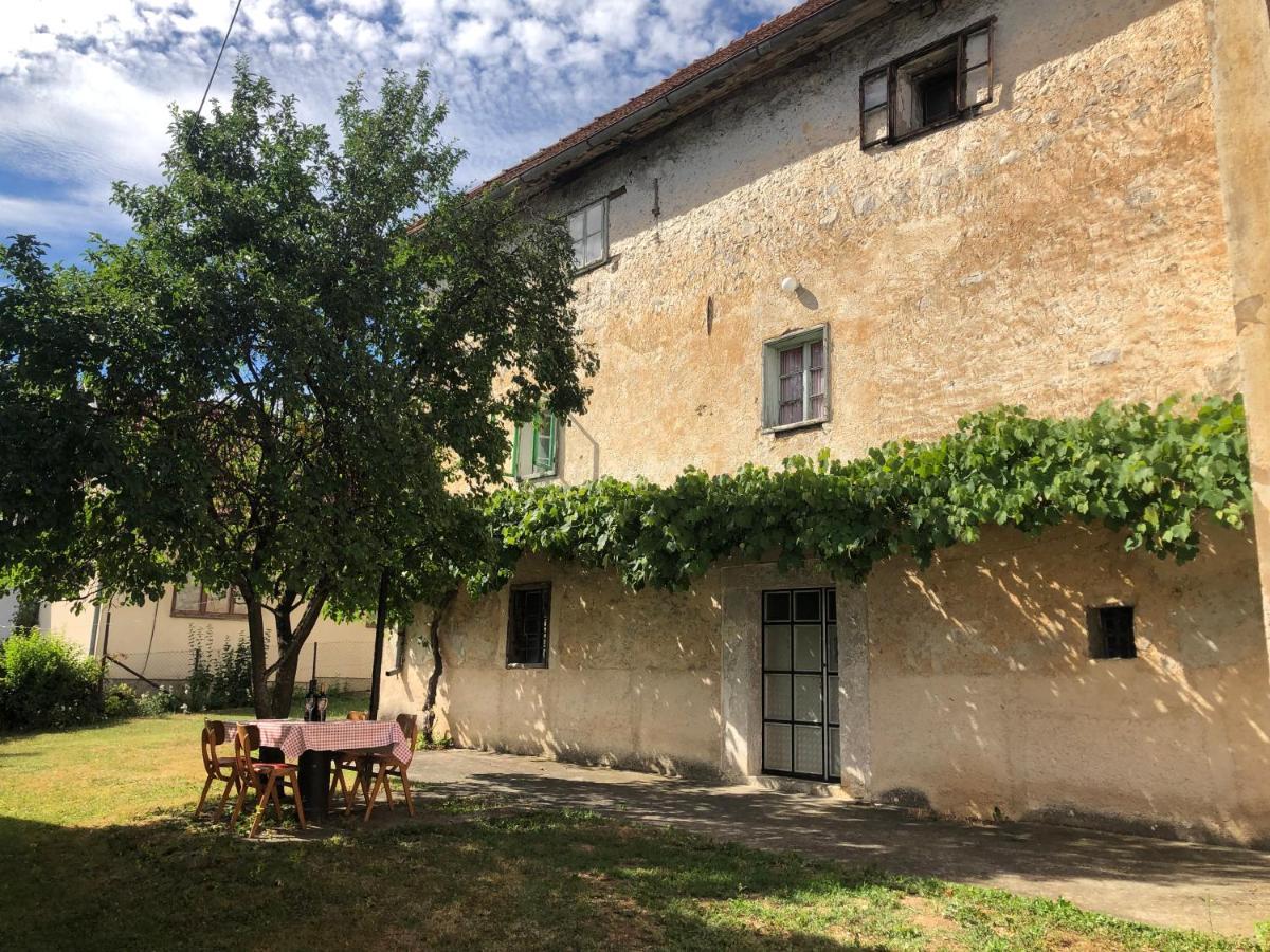 Cultural Monument House Vecchia Villa Otocsán Kültér fotó