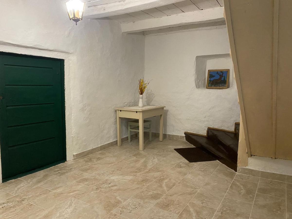 Cultural Monument House Vecchia Villa Otocsán Kültér fotó